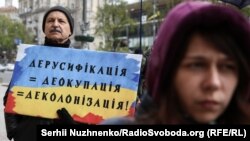 Під час пікетування Київської міськради на підтримку проекту рішення про застосування української мови у сфері обслуговування. К
