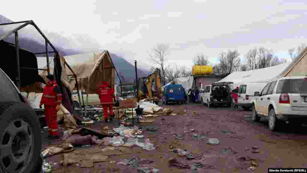 Iza izbjeglica i migranata u kampu 'Vučjak' ostali su prazni šatori