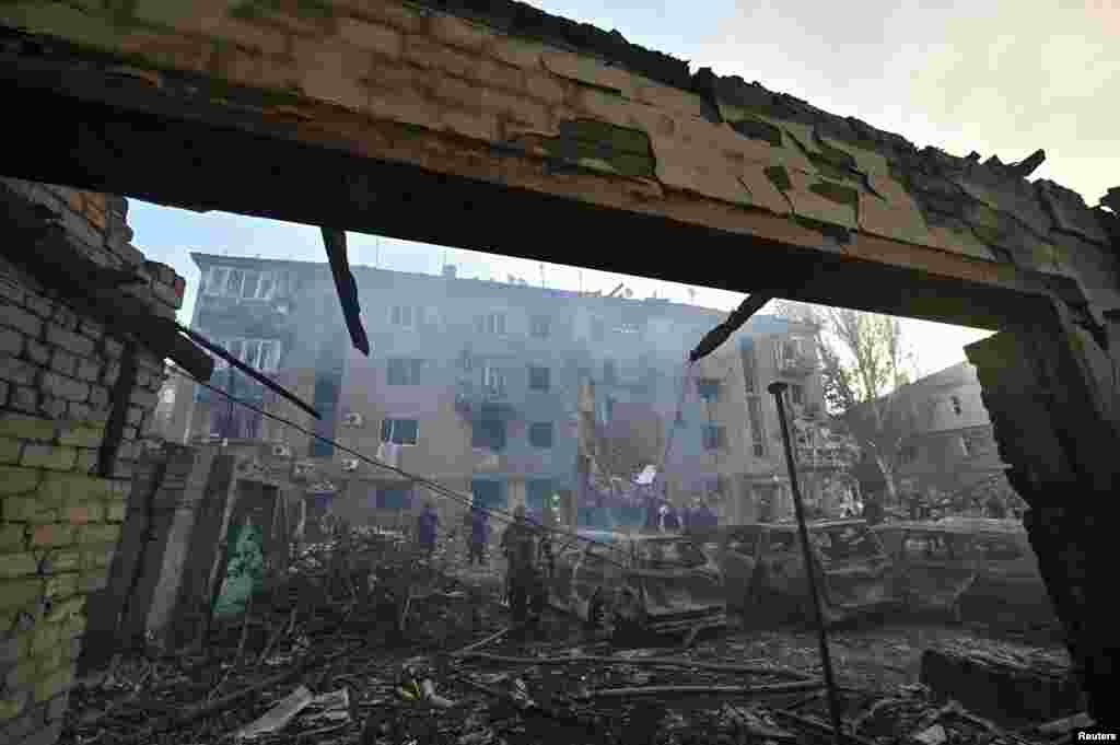 Улады Запарожжа заявілі, што раненьні атрымалі 16 чалавек у трох раёнах горада, у тым ліку 17-гадовы хлопец і 8-гадовая дзяўчынка. У лякарні застаюцца дзьве жанчыны. 