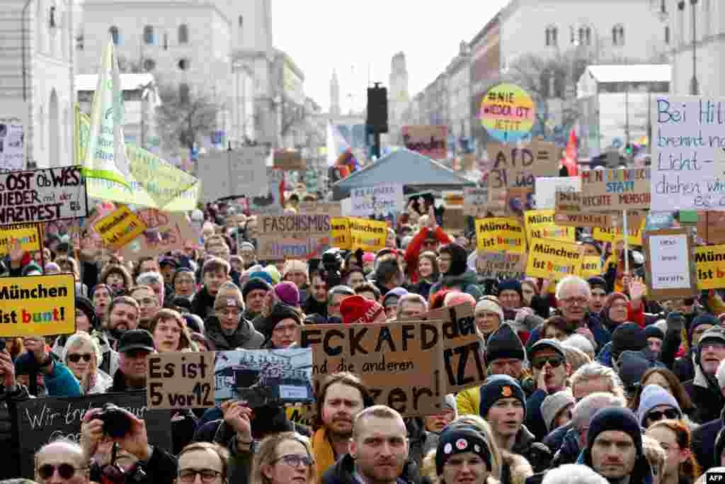 Nemții au ieșit în număr mare ca să condamne ferm extrema dreaptă. Organizatorii protestelor estimează că numărul ar fi atins, de fapt, un milion. Protestul din Munchen a fost anulat pentru că au venit prea mulți oameni. Munchen, 21 ianuarie.