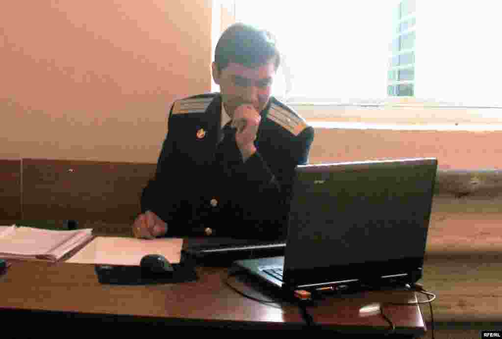 Алтай Джанибеков, государственный обвинитель по делу Евгения Жовтиса. Поселок Баканас, 2 сентября 2009 года. - Балхашский районный суд Алматинской области осудил правозащитника Евгения Жовтиса на четыре года тюрьмы по обвинению в нарушении правил дорожного движения, в результате которого погиб человек. Приговор был вынесен 3 сентября 2009 года.