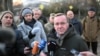 Njemački ministar odbrane Boris Pistorijus razgovara s medijima nakon polaganja cvijeća na spomenik "Herojima Majdana" na trgu Majdan u Kijevu 21. novembra 2023.