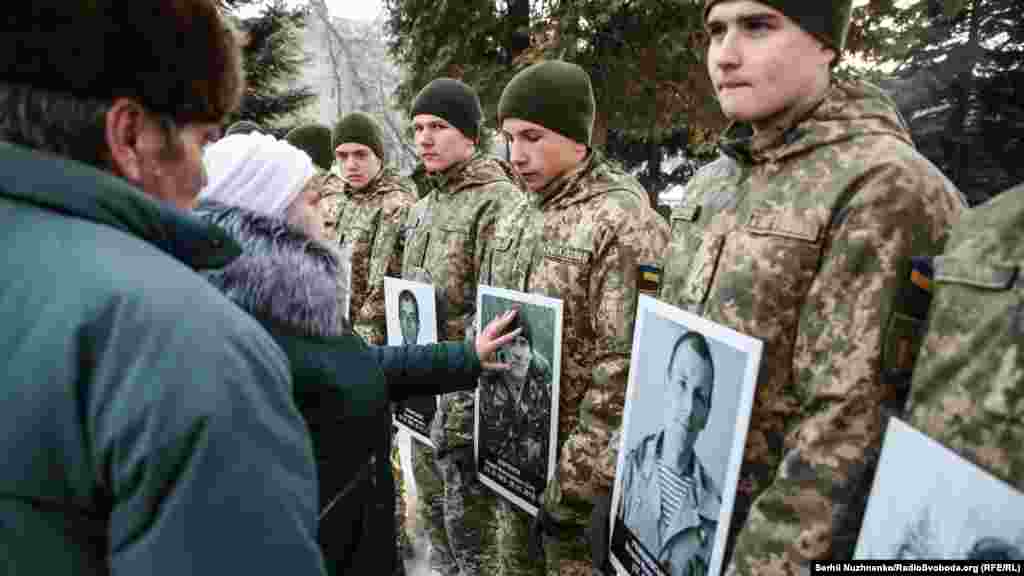 «Хоч рукою торкнутись...»