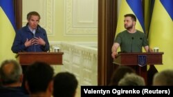 Президент України Володимир Зеленський (праворуч) і голова МАГАТЕ Рафаель Ґроссі під час спільної пресконференції. Київ, 26 квітня 2022 року