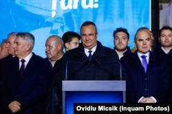Nicolae Ciucă, alături de membrii conducerii Partidului Național Liberal, în conferința de presă organizată după încheierea turului I al alegerilor prezidențiale.