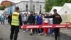 "Спутник Лайт" вакцинасын алуу үчүн кезек күткөн эмгек мигранттары, Москва, 30-июнь 2021-жыл. 