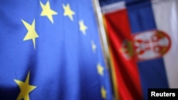 Zastave EU i Srbija