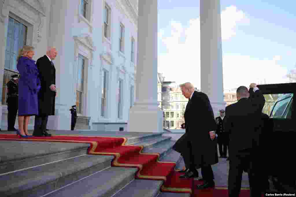 Ҷо Байден бо ҳамсараш Ҷилл Байден ҳангоми пазироӣ аз Доналд Трамп ва Мелания Трамп. Вашингтон, Кохи Сафед, 20-уми январи 2025 