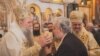 Crnogorski premijer Zdravko Krivokapić tokom crkvene ceremonije bez maske i distance, 28 februara 2021.