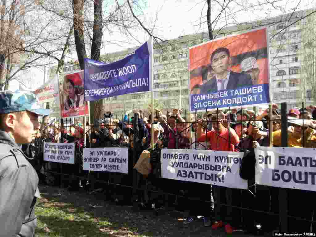 10 января в Бишкеке начался судебный процесс против депутатов фракции «Ата-Журт». 