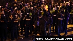 Polițiștii din Tbilisi au arestat mai mulți protestatari pe 2 februarie.