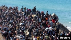 Palestinieni alungați de război revin în nordul Fâșiei Gaza. Fotografie din 27 ianuarie 2025. 