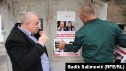 Vojin Pavlović, lider Istočne alternative lijepi postere Ratka Mladića i Milorada Dodika 