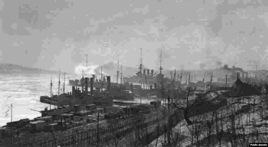 In January of that year, in the face of a resurgent Red Army, the Czechoslovaks handed over the White Army’s commander to the Reds (he was executed shortly afterward) and headed en masse to Vladivostok, where Allied boats were waiting to evacuate the legion.