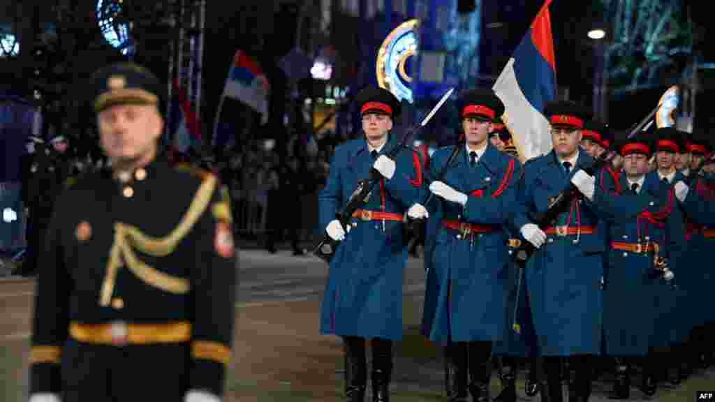 Bosanski srpski policajci marširaju tokom parade u sklopu ceremonije obilježavanja Dana Republike Srpske u Banja Luci 9. januara. Ustavni sud BiH je u tri navrata presudio da je proslava ovog dana neustavna.