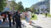 Predsjednik Udruženja obrtnika Grada Mostara, Elvir Redžić, na konferenciji za novinare pred Gradskom vijećnicom
