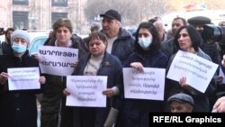 Հադրութցիների բողոքի ակցիան Կառավարության շենքի մոտ 2021 թվականի փետրվարին
