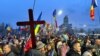 Пратэстоўцы каля Канстытуцыйнага суду Румыніі ў Бухарэсьце, 11 сакавіка 2025