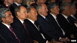 Кыргызстан 2015-жылдан баштап эле Евразия экономикалык биримдигине дароо кирбейт.