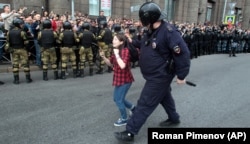 Задержания в Петербурге на акции против пенсионной реформы.
