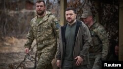 Președintele ucrainean Volodimir Zelenski a vizitat regiunea Donețk pe 22 martie, înainte de discuțiile din Arabia Saudită dintre negociatorii ucraineni și americani. 