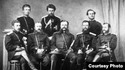 Жети-Суу облусунун администрациясынын кызматкерлери. 1910-жыл.