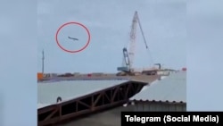Видео на очевидец показва момент от самолетната катастрофа.