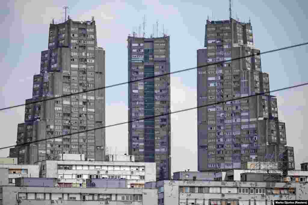 Трите небостъргача в източната част на югославската столица, известни като "Вратите на Белград". Те са завършени през 1976 г.