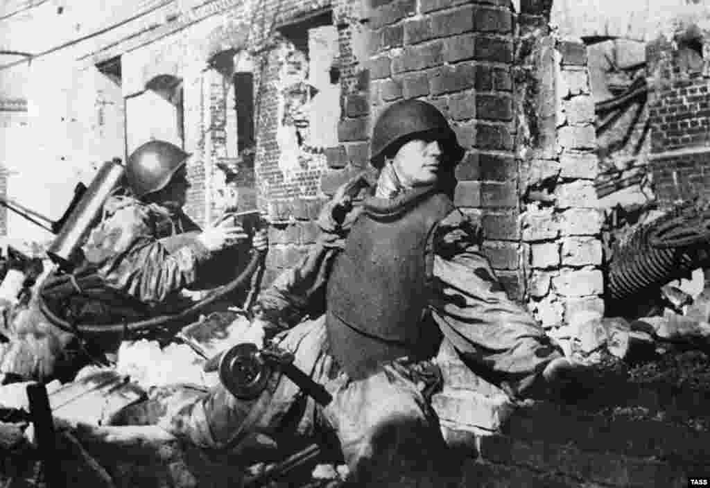 Street combat, October 1942