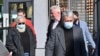Pripadnici Ravnogorskog četničkog poketa ispred Suda BiH - prvi u sredini prvooptuženi Dušan Sladojević, lijevo u drugom redu Slavko Aleksić i desno Risto Lečić. 