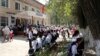 Борьба за кресло директора довела до митинга школьников