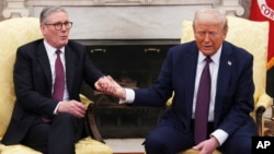 Imagine cu caracter ilustrativ, de la întâlnirea preşedintelui SUA, Donald Trump (în dreapta) cu premierul britanic Keir Starmer, din 27 februarie 2025, de la Casa Albă.