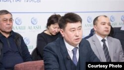 Казахстанский блогер и активист Сырым Абдрахманов. Фото с его страницы в социальной сети Facebook.