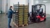Armenia - Workers at the Spayka food export company store apricots at a warehouse outsideYerevan, 22Jun2016. (Photo by the Armenian Agriculture Ministry) 