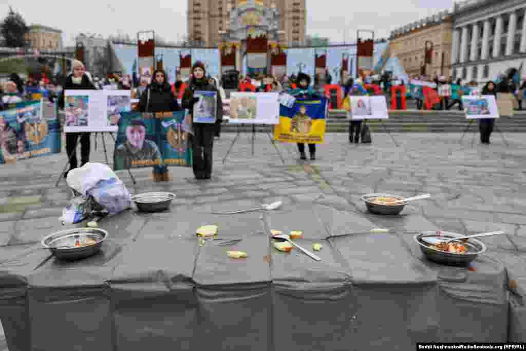 Акція на підтримку військовополонених у Києві. «Я б зробив все, щоб їх повернути. Я більше за інших розумію, яке це пекло і як воно там. Хотілося б повернути хлопців додому, особливо тих, хто вже там на межі», – додав Дмитро Селютін