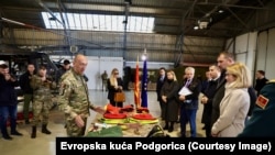Kalas na Vojnom aerodromu u prisustvu ministra Krapovića predstavila paket podrške Vojsci Crne Gore. Podgorica, 7. april 2025