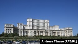 Actualul Palat al Parlamentului este criticat de experți că nu are amplitudinea pe care și-ar fi dorit-o, de fapt, Nicolae Ceaușescu.
