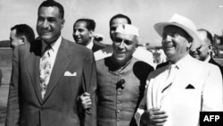 'Što se tiče Titovog pogleda na Sovjetski Savez u cjelini i svjetskim odnosima, mislim da je Tito bio apsolutno na pravoj poziciji.' (Tito, Naser i Nehru su na sastanku na Brionima 1956 dogovorili načela vezana osnivanja Pokreta nesvrstanih)