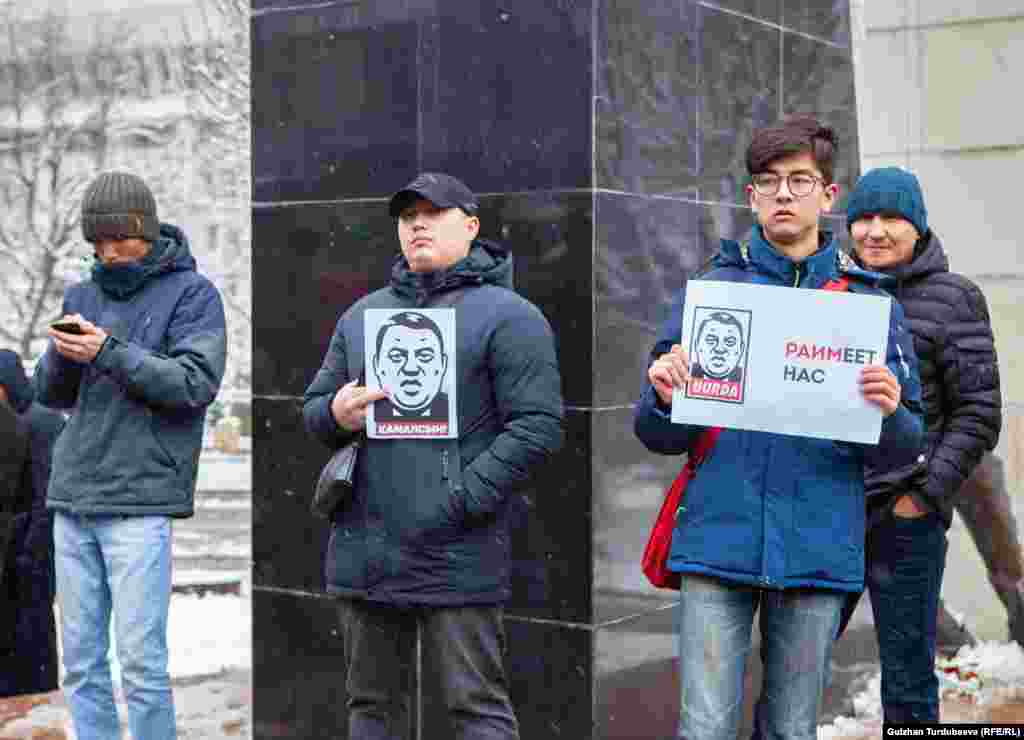 Акциянын катышуучулары «Райым камалсын!», «Уурулардын орду түрмөдө!», «Реакция. Реалдуу реформалар жүргүзүлсүн!» деген ураандарды айтып, бийликтен коррупция менен күрөшүүнү талап кылышты.