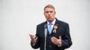 Президент Румунії Йоганніс заявив, що залишиться на посаді до обрання наступника