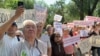 С глаз долой. Желающих протестовать отправляют куда подальше