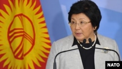 Kyrgyz President Roza Otunbaeva (file photo)