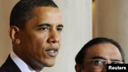 U.S. President Barack Obama (left) with Pakistani President Asif Ali Zardari at the White House in May 2009