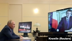Ռուսաստանի նախագահ Վլադիմիր Պուտինը տեսակապով զրուցում է ֆրանսիացի պաշտոնակից Էմանյուել Մակրոնի հետ, արխիվ
