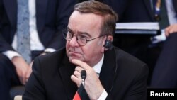 Ministrul german al Apărării a criticat decizia lui Donald Trump de a oferi lui Vladimir Putin concesii înainte de a discuta cu aliații.