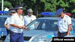 Сүрөттөгү адамдардын окуяга тийешеси жок