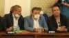 Съсобственикът на "Градус" Иван Ангелов (в средата) седна до бизнесмена Светослав Илчовски, който ден по-рано го обвини в изнудване
