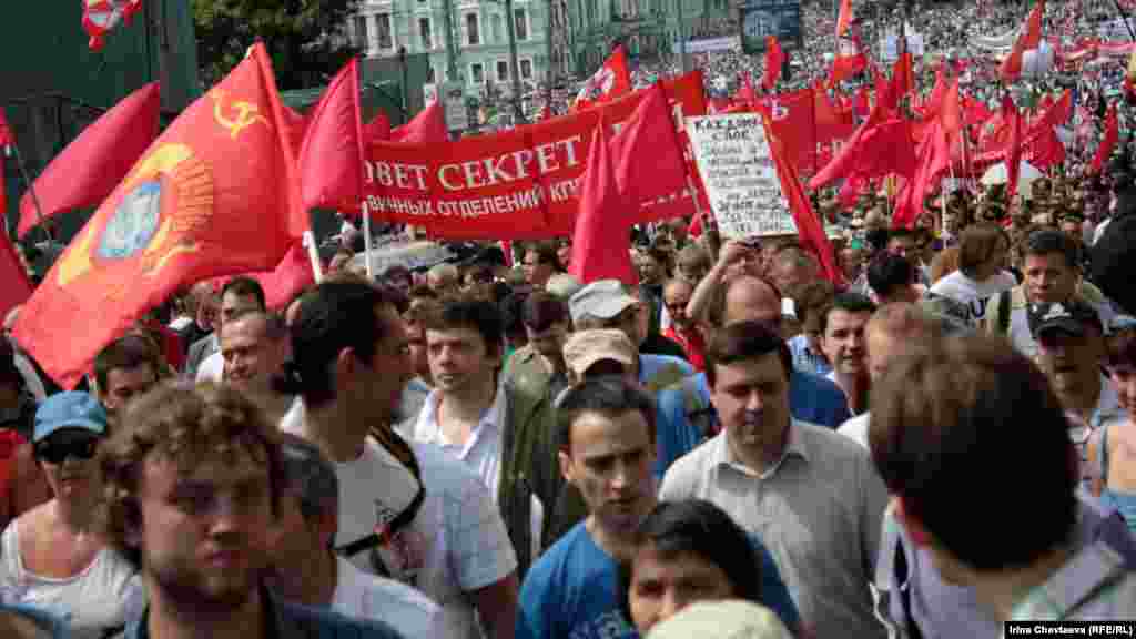 Members of a local Communist Party branch were among the factions.