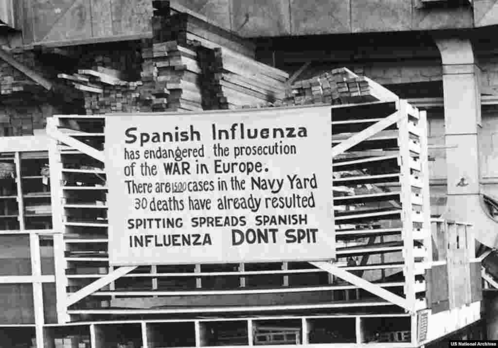 Znak "protiv pljuvanja" 1918. godine u dvorištu Američke mornarice. Kako se virus počeo širiti, nazvan je "španjolskom gripom" iz jedinog razloga što je većina europskih zemalja počela nadgledati svoje medije kako bi kontrolirala protok informacija tijekom rata. Budući da je Španjolska u tom trenutku bila neutralna, a mediji slobodni, odatle su se pojavila prva izvješća o novoj smrtonosnoj bolesti.