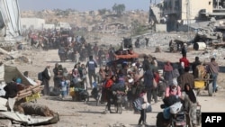 Palestinci, raseljeni iz Beit Lahije, dolaze u Jabaliju u sjevernom Pojasu Gaze, 4. decembar 2024.